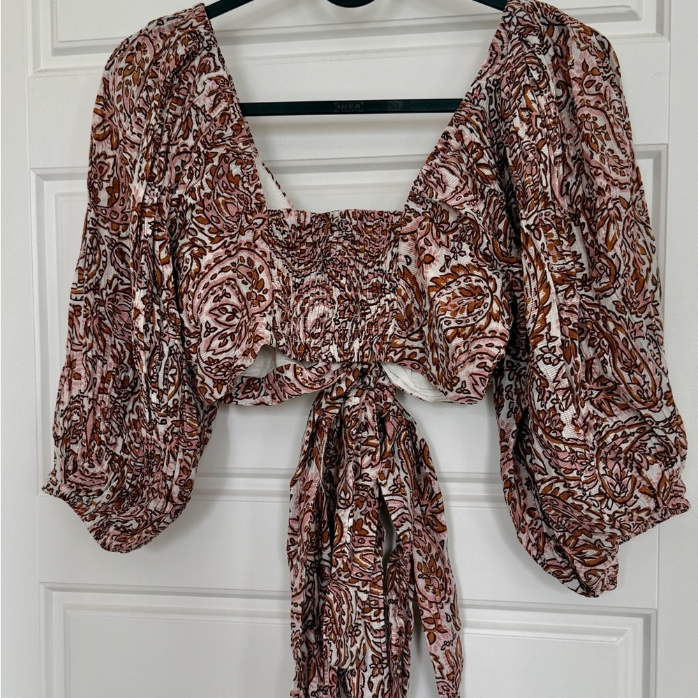 MINKPINK
JEDDA CROP BLOUSE - Picture 8 of 10